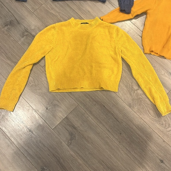 CUTE SWEATERS!!!! 3 size xs - Picture 2 of 7